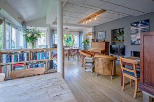 B&B Hotel De Waal - Guest Reviews and Experience