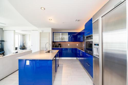 Beachfront Luxury 2BR 2BA, Sleeps 6, Resort Access - Horizon by HomeStakes - Unparalleled Amenities