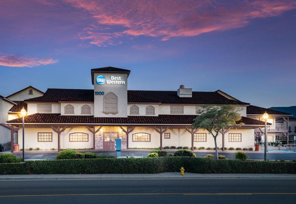 Best Western Corona Hotel & Suites - Room Types and Accommodations