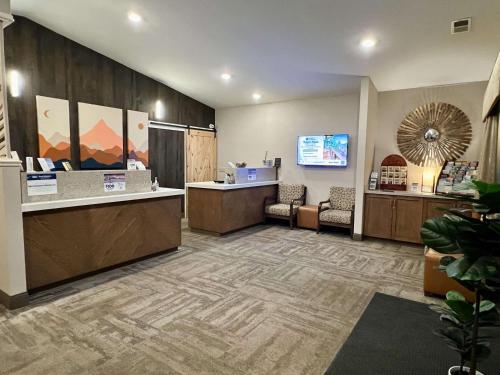 Best Western Country Inn - Guest Ratings and Highlights