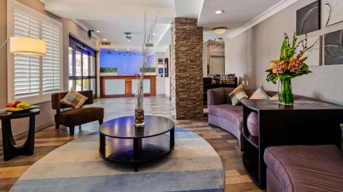 Best Western PLUS Avita Suites - Dining and Breakfast