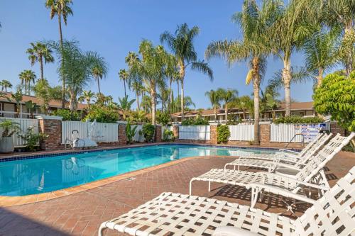 Best Western Plus Carriage Inn - Amenities and Facilities