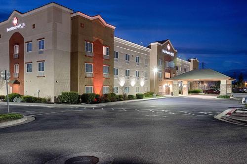 Best Western Plus Delta Inn & Suites - Guest Experiences