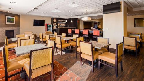 Best Western Plus Desert Poppy Inn - Accommodations