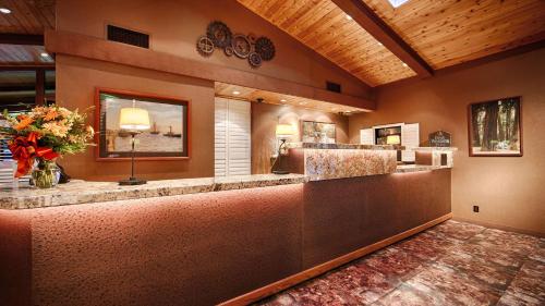 Best Western Plus Humboldt Bay Inn - Convenient Location