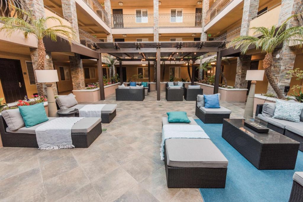 Best Western Plus Manhattan Beach Hotel - Location and Attractions