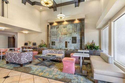 Best Western Plus Monterey Inn - Nearby Attractions
