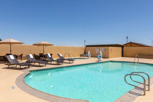 Best Western Plus Wasco Inn & Suites - Accommodations and Amenities