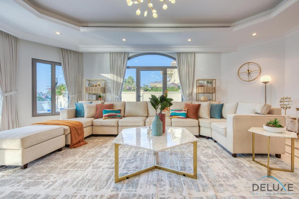 Breath-Taking 5BR Villa With Assistants Room and Private Pool in Frond E Palm Jumeirah by Deluxe Holiday Homes Review