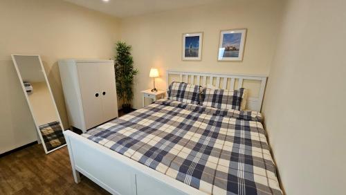 Bungalow 8 - Luxury 1-Bedroom Guest House in JVT - Accommodation Details