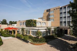 Carlton Oasis Hotel - Amenities and Services