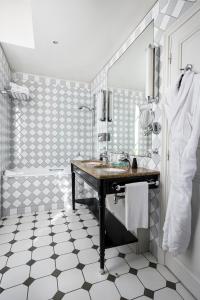 Castille Paris – Starhotels Collezione - Accommodation Details