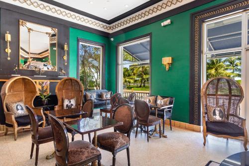 Cavalier South Beach Hotel - Guest Ratings and Highlights