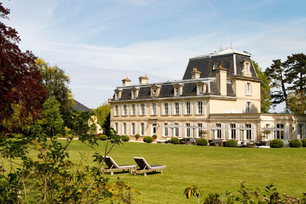 Chateau La Cheneviere Review