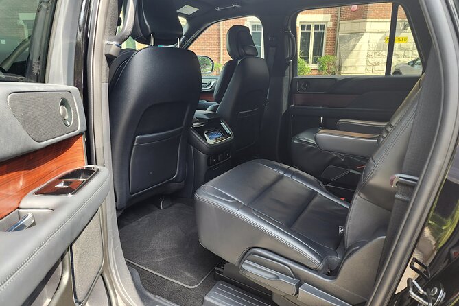 Chicago Airport Transfer: Chicago to OHare Airport in Luxury SUV - Comfortable and Air-Conditioned Ride