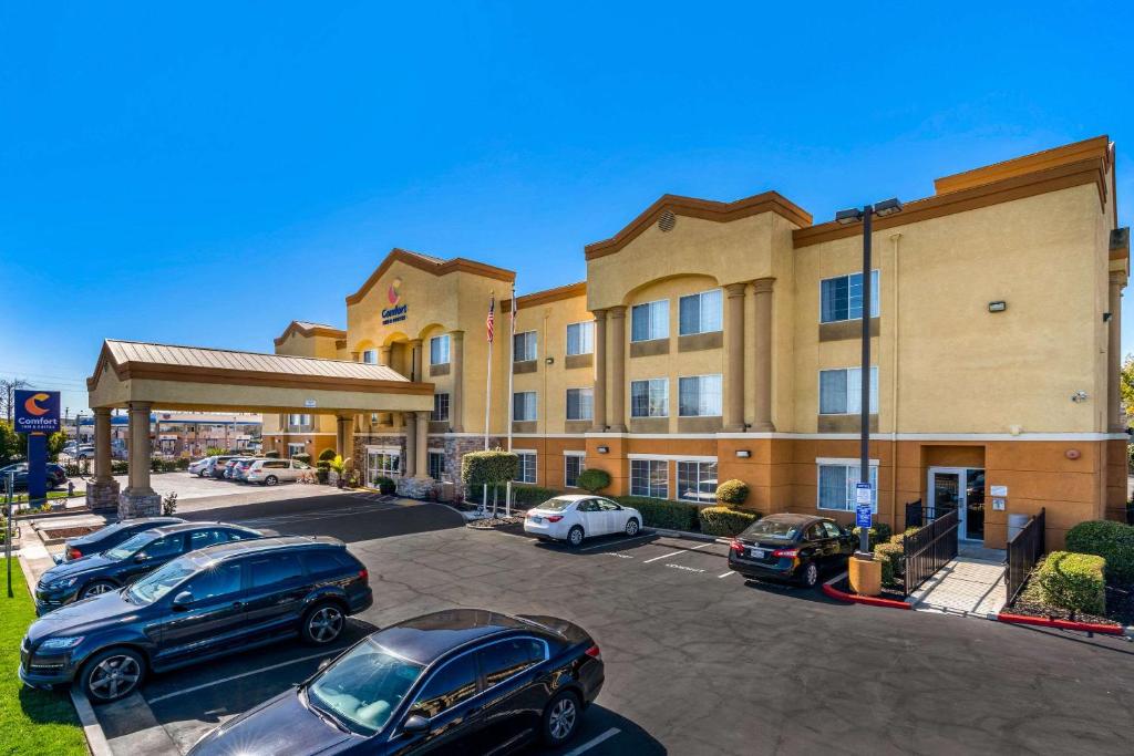Comfort Inn & Suites Sacramento – University Area Review
