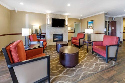 Comfort Suites Near Six Flags Magic Mountain - Amenities and Facilities