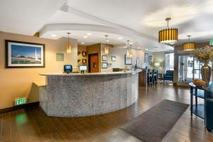 Comfort Suites Redding - Shasta Lake - Convenient Location