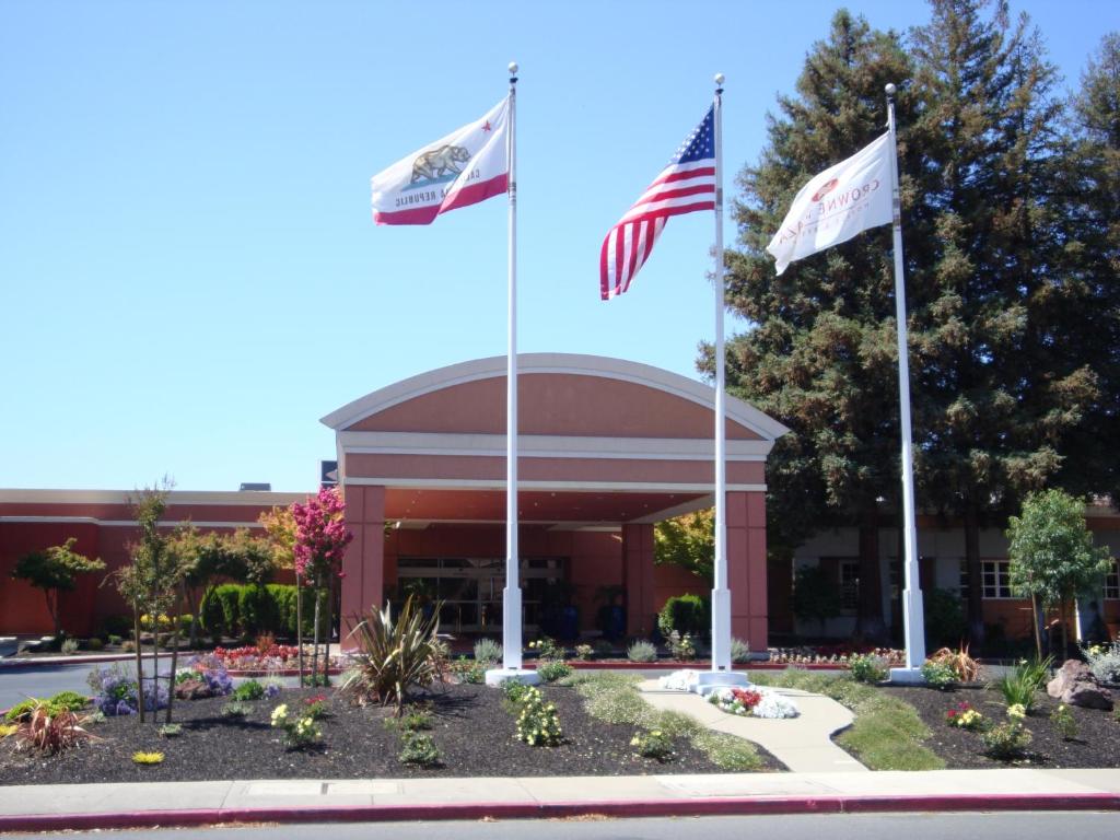 Concord Plaza Hotel - Amenities and Facilities