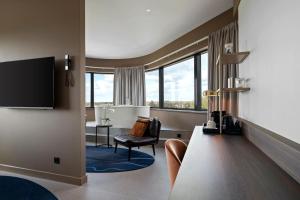 Corendon Amsterdam Schiphol Airport, a Tribute Portfolio Hotel - Amenities and Services