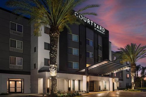 Courtyard by Marriott Anaheim Resort/Convention Center - Facilities and Amenities