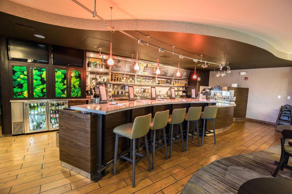 Courtyard by Marriott Merced - Accommodations and Room Types