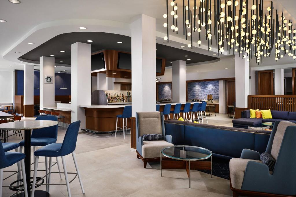 Courtyard by Marriott San Diego Mission Valley/Hotel Circle - Amenities and Facilities