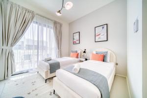 Damac Hills Ll - Stunning 4 Bedrooms Home With Private Pool at Dubai Land - Amenities and Features