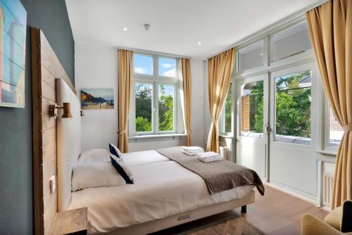 Dijkstra Hotels - Location and Accessibility
