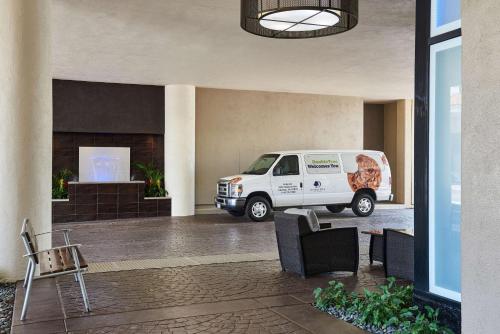 Doubletree By Hilton Fullerton - Facilities and Amenities