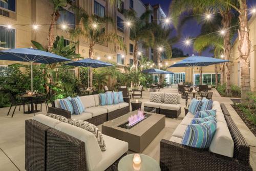 DoubleTree by Hilton Los Angeles/Commerce - Location and Accessibility