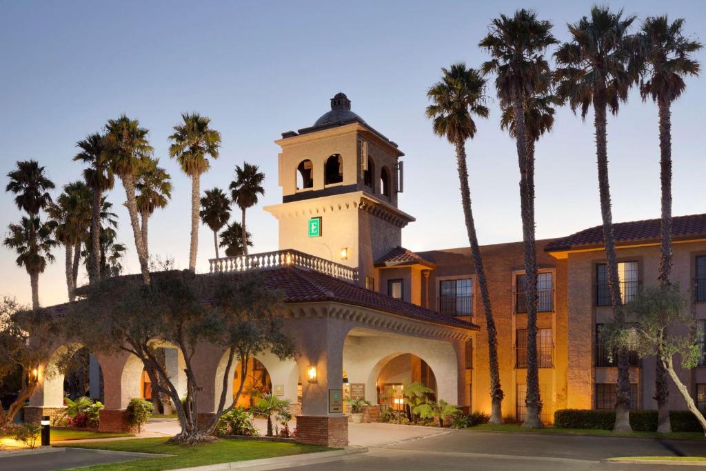 Embassy Suites by Hilton Lompoc Central Coast - Accommodations and Room Features