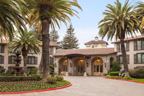 Embassy Suites by Hilton Napa Valley - Accommodations and Amenities