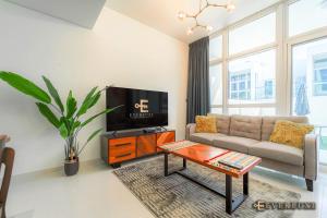Everluxe Smart 2 Bedroom Villa In Akoya - Accommodation Details
