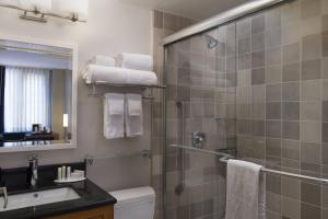 Fairfield Inn & Suites by Marriott New York Manhattan/Fifth Avenue - Room Features and Amenities