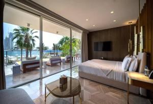 Five Palm Luxury Beach Villa With Private Pool, Panoramic Views, and Jacuzzi by Exclusive Holiday Homes - Exceptional Amenities and Facilities