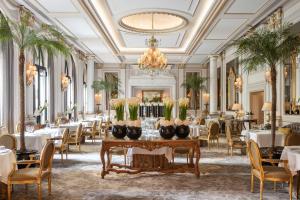 Four Seasons Hotel George V Paris - Luxurious Accommodations and Amenities