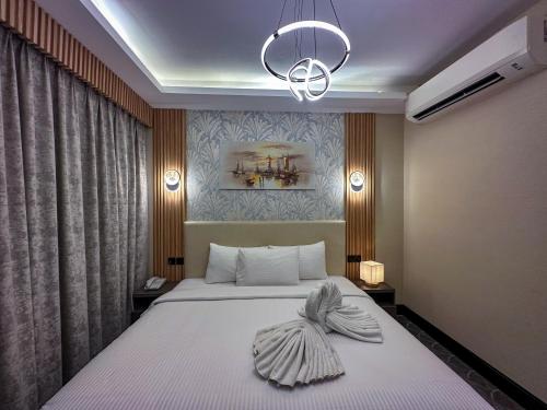 GOLD SKY AVENUE HOTEL - Amenities and Services