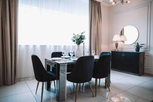 Gorgeous City And Sea Views From A High-rise Suite - Guest Ratings and Feedback