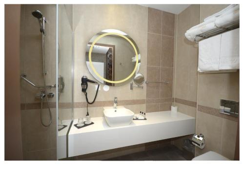Grand Hotel Downtown - Location and Accessibility