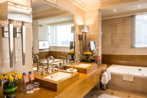 Grand Millennium Dubai - Location and Accessibility