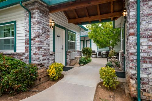 Grass Valley Courtyard Suites - Exceptional Guest Ratings and Reviews