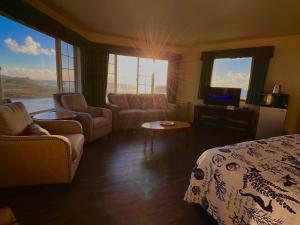 Gualala Country Inn - Activities and Amenities