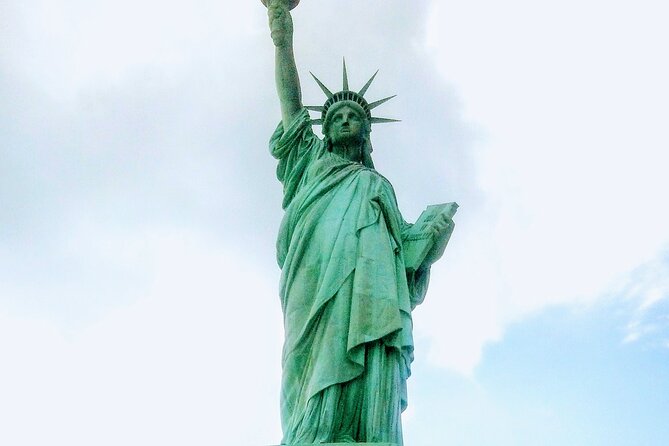 Guided Tour of the Statue of Liberty in New York (ES) - Pricing and Booking Information