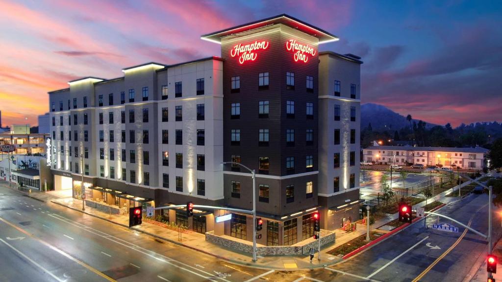 Hampton Inn Riverside Downtown - Guest Feedback Highlights