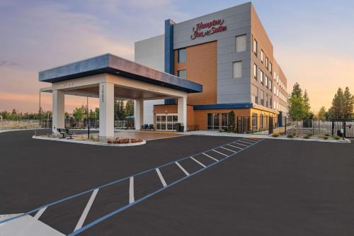 Hampton Inn & Suites Bakersfield Central - Amenities and Facilities