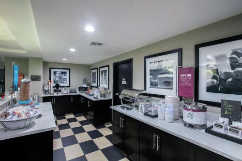 Hampton Inn & Suites Hermosa Beach - Facilities and Amenities