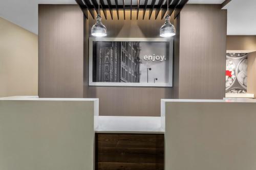 Hampton Inn & Suites Los Angeles/Hollywood, CA - Hotel Location and Accessibility