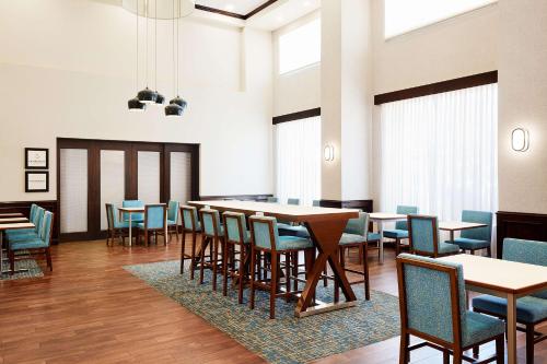Hampton Inn & Suites Ridgecrest - Location and Surroundings