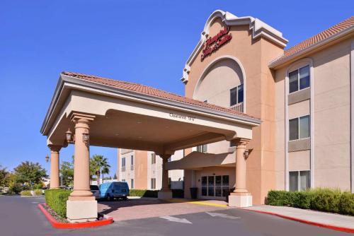 Hampton Inn & Suites Woodland-Sacramento Area - Convenient Location